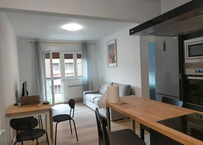 Piso Recien Reformado Con Balcon
