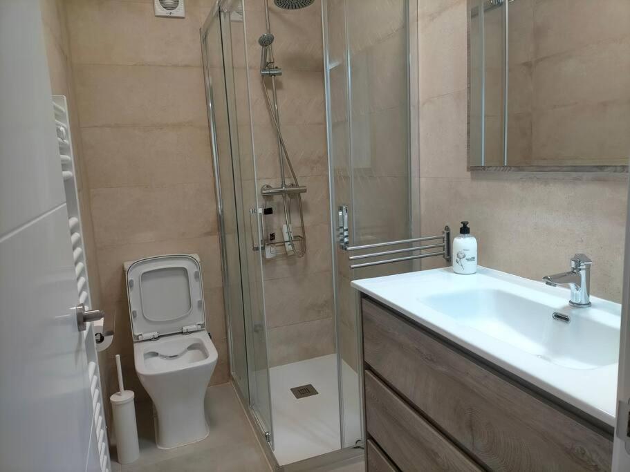 Piso Recien Reformado Con Balcon *